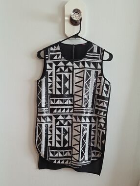 Vince Camuto Black and Silver Geometric Sequin Shell Top
